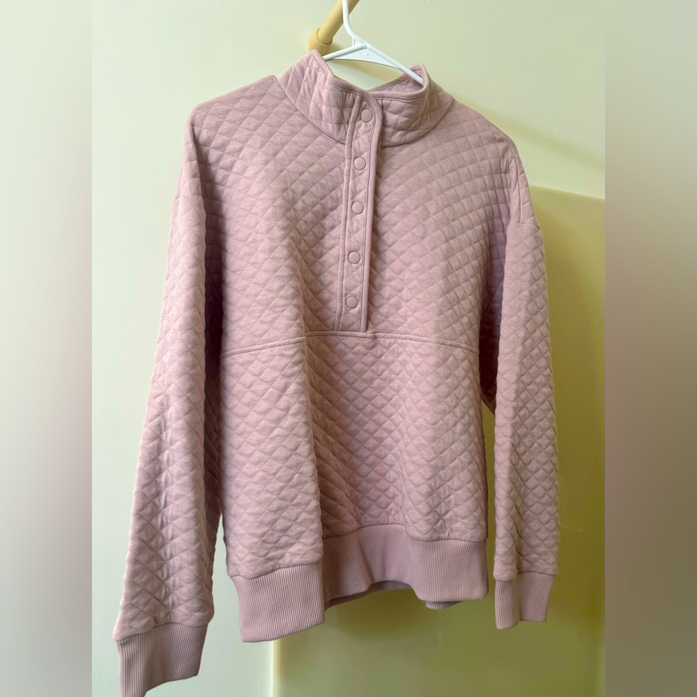 NWT Banana Republic Quilted Sweatshirt. Buttons at Top. Light Pink